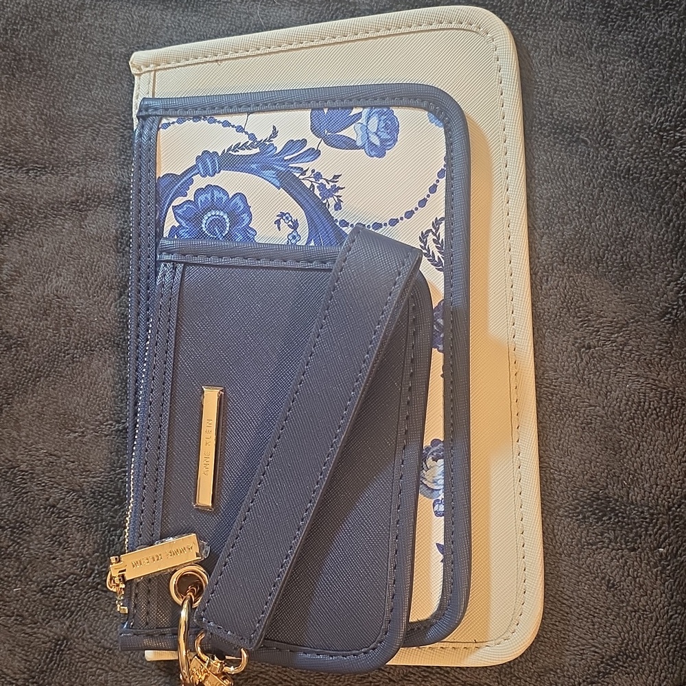 Nwot Anne Klein Blue and White Wristlet  Trio. - Picture 3 of 8